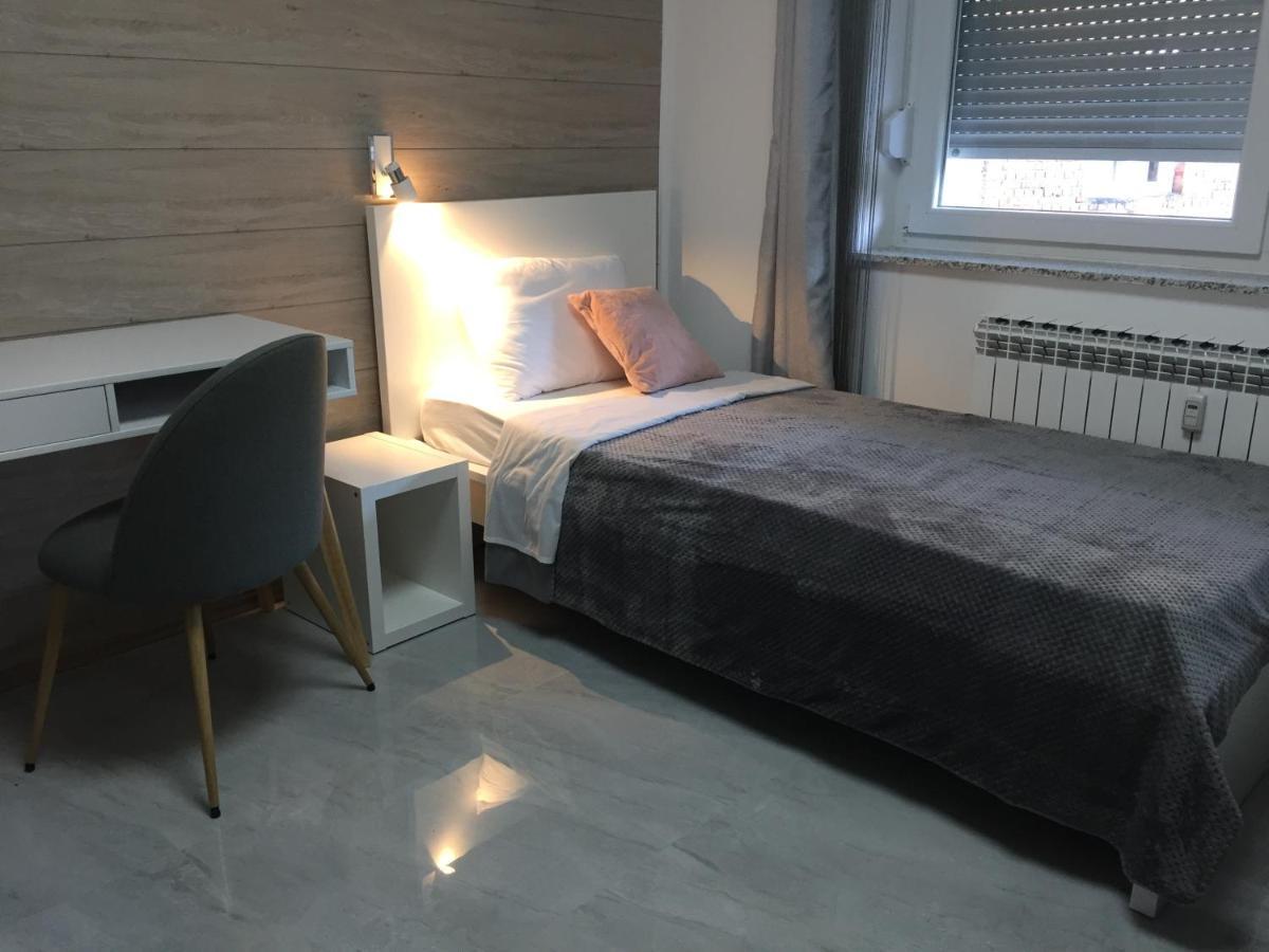 Apartman Sonas 2 With Free Private Parking Karlovac Extérieur photo